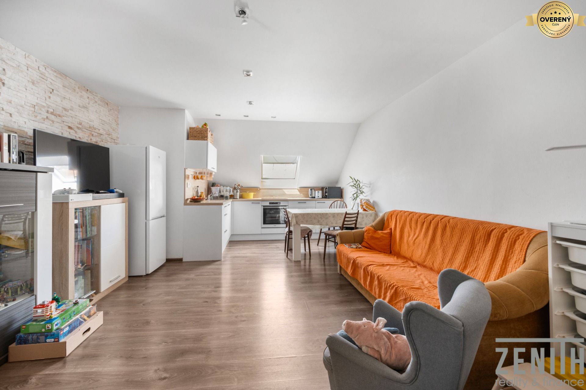 Sale Four+ bedroom apartment, Four+ bedroom apartment, Kapitulská, Trn