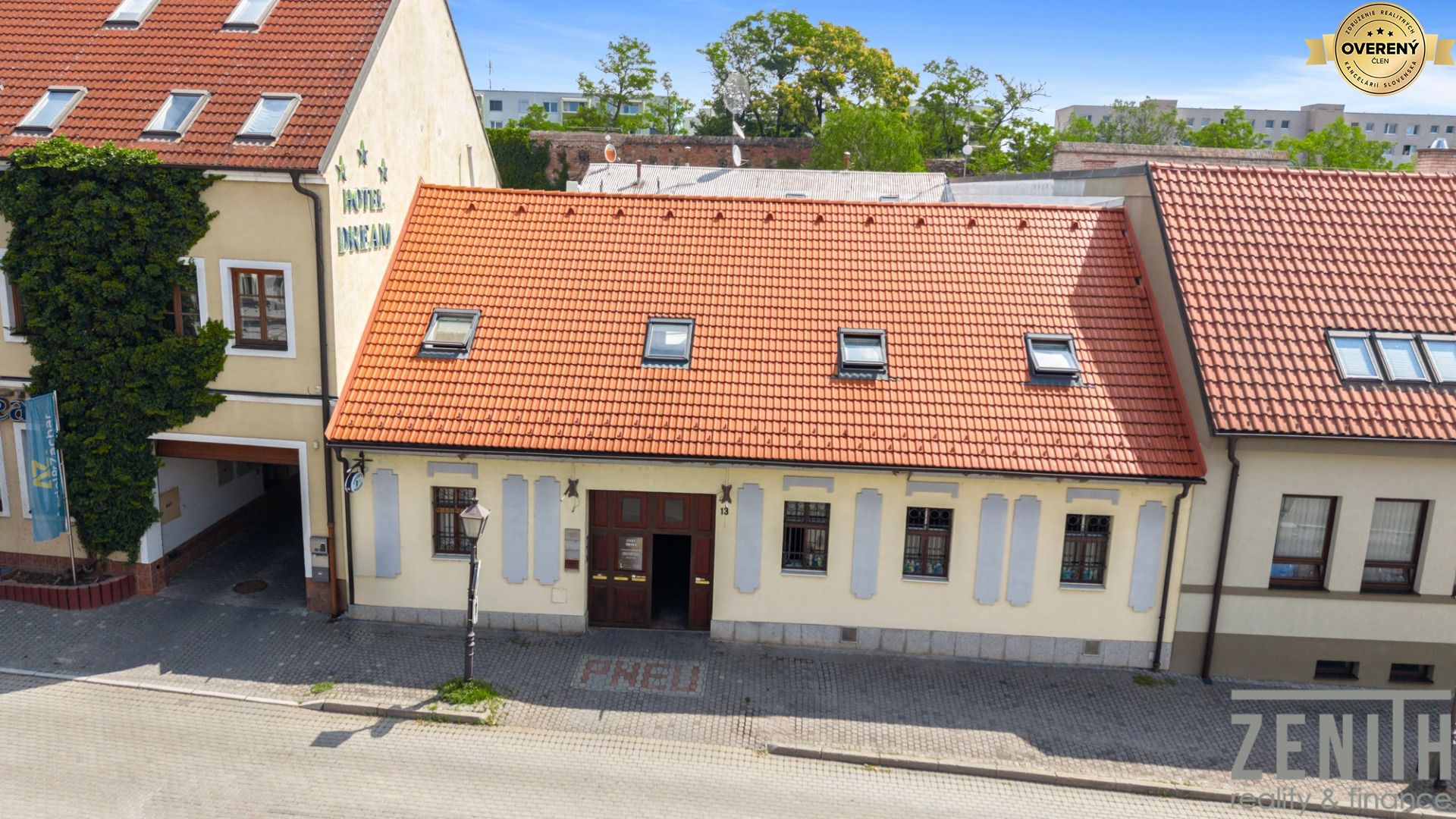 Sale Four+ bedroom apartment, Four+ bedroom apartment, Kapitulská, Trn