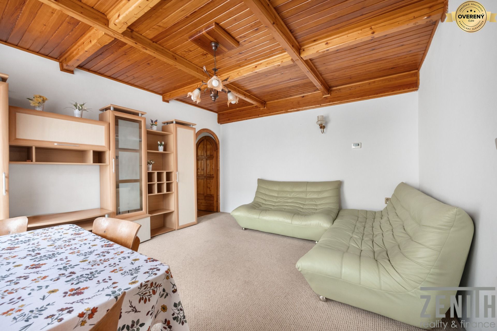 Sale Four+ bedroom apartment, Four+ bedroom apartment, Kapitulská, Trn