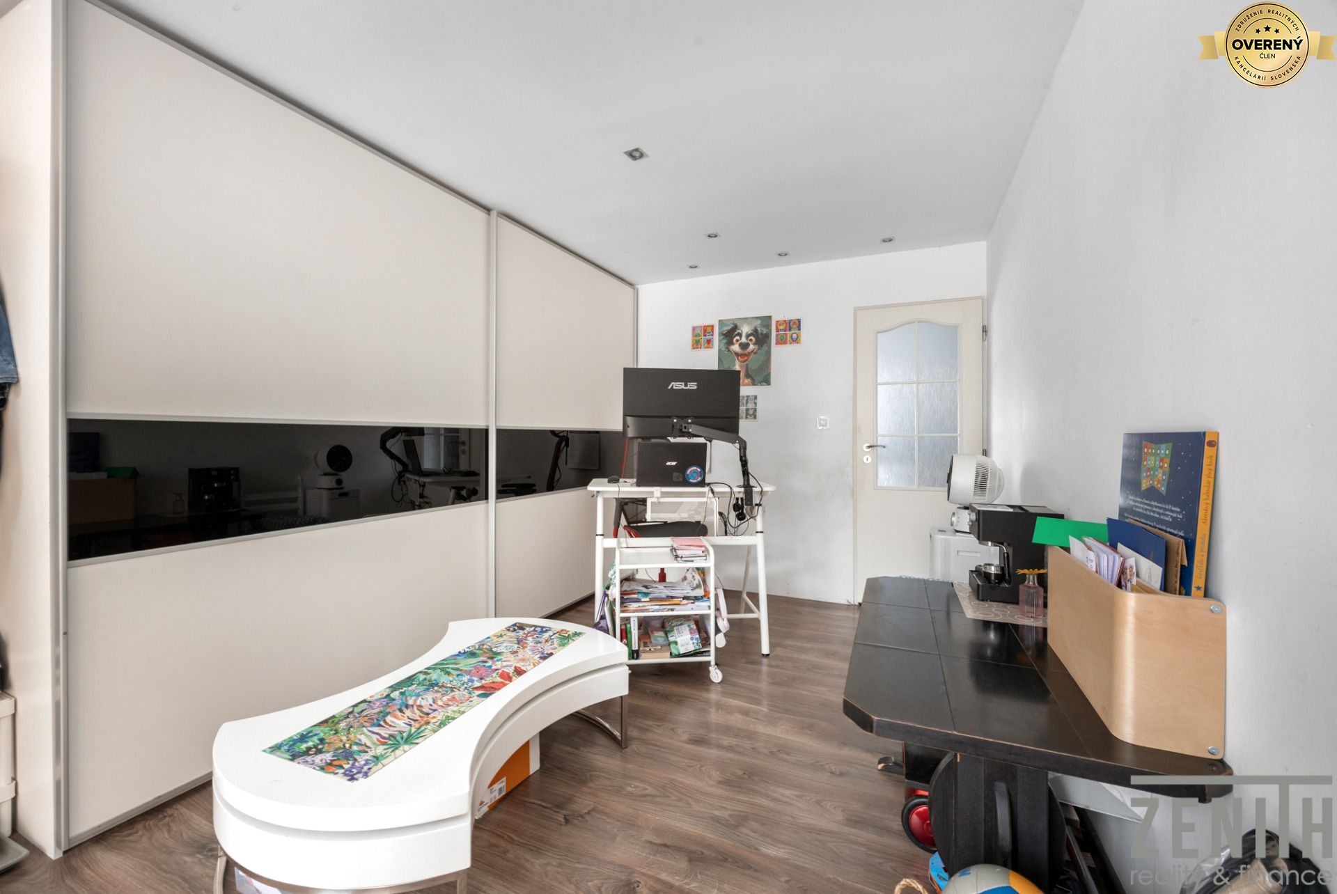 Sale Four+ bedroom apartment, Four+ bedroom apartment, Kapitulská, Trn