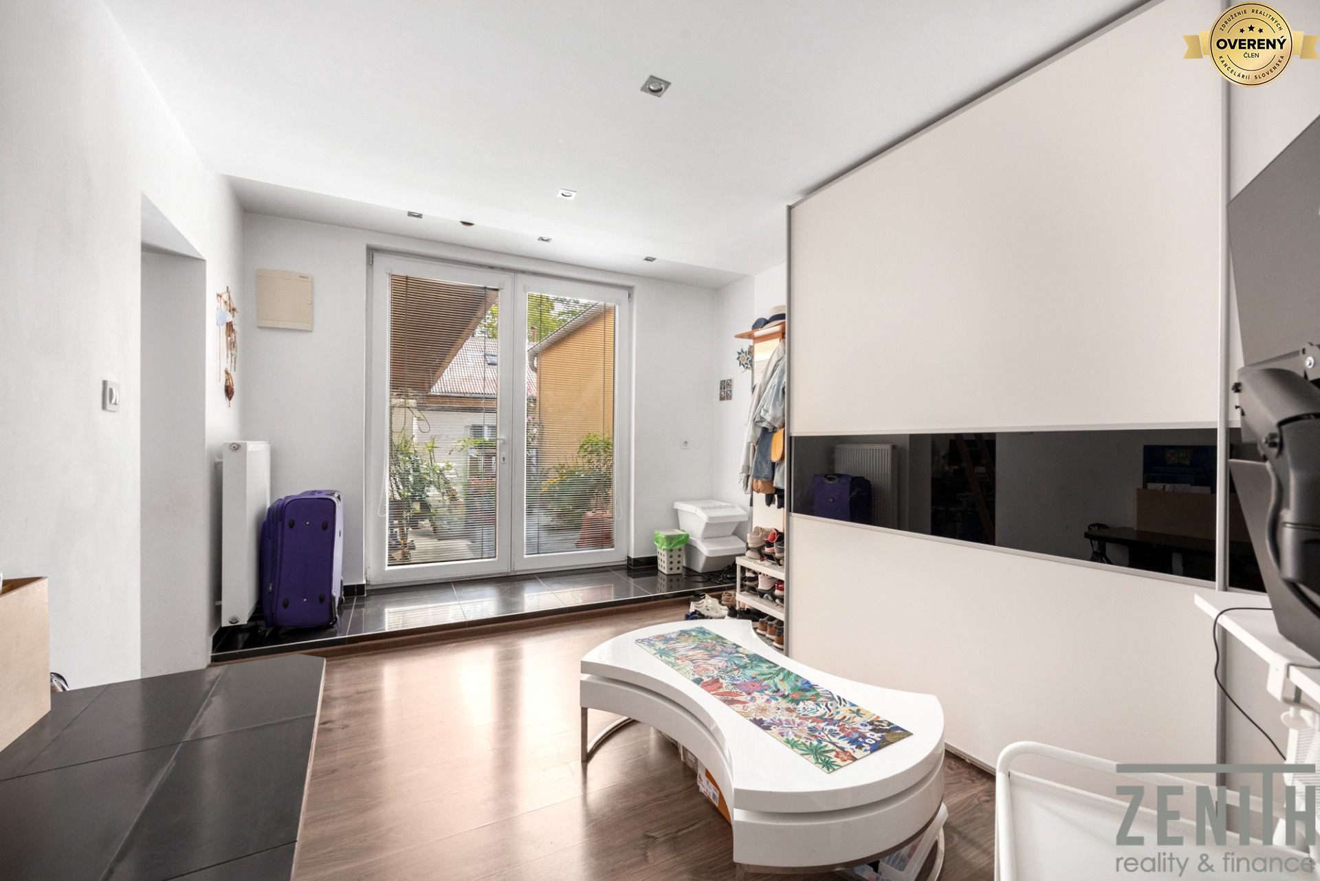 Sale Four+ bedroom apartment, Four+ bedroom apartment, Kapitulská, Trn