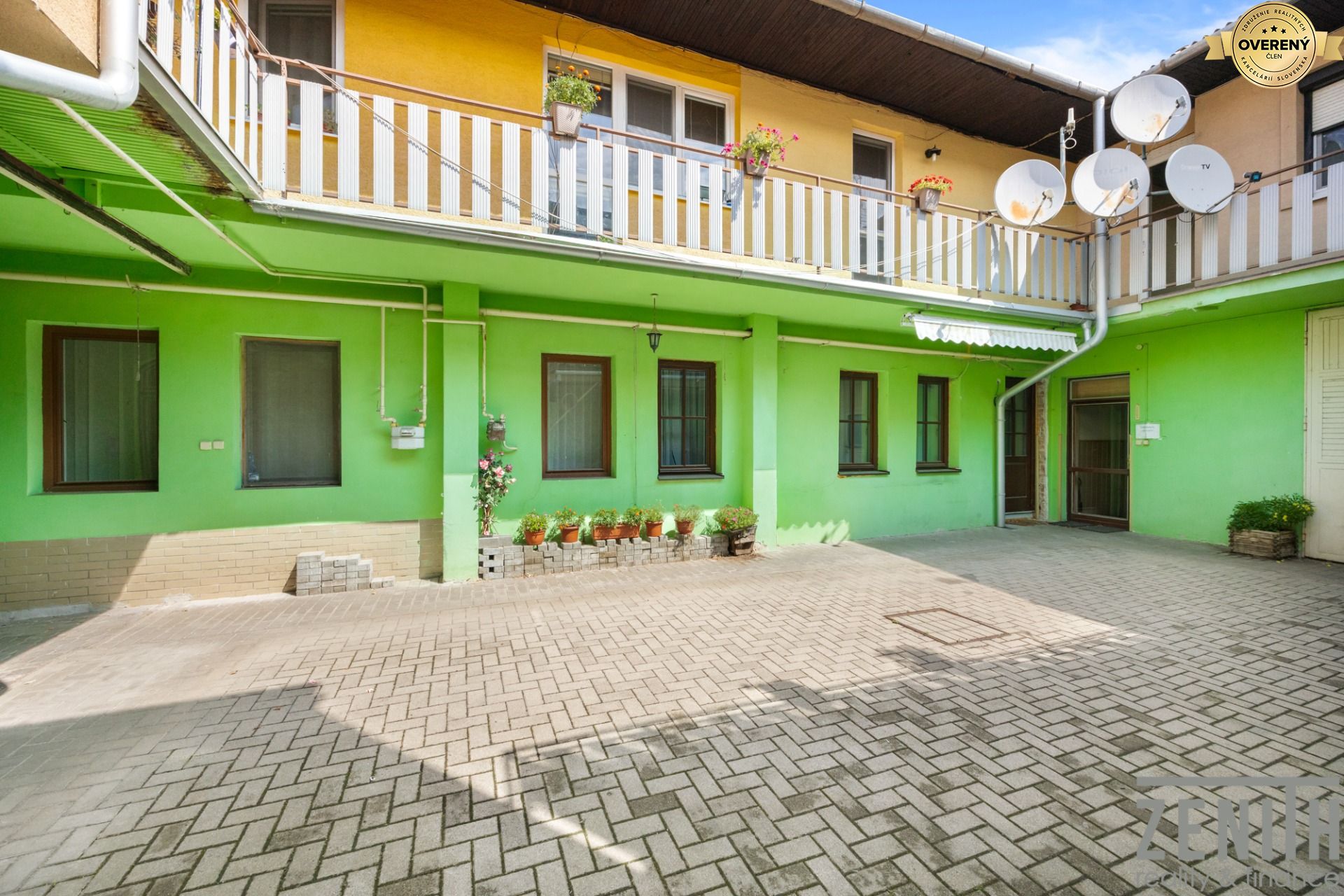 Sale Four+ bedroom apartment, Four+ bedroom apartment, Kapitulská, Trn