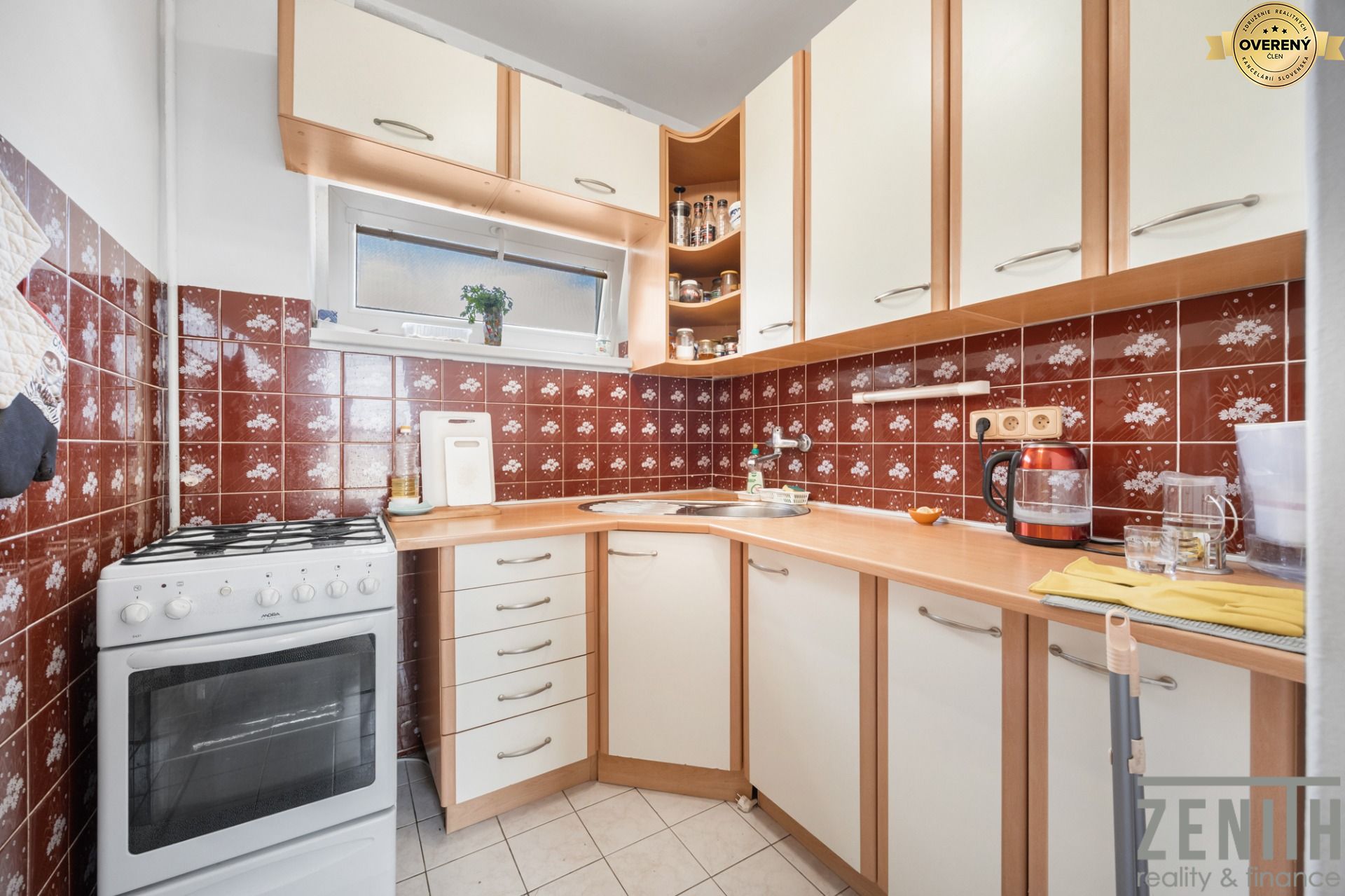 Sale Four+ bedroom apartment, Four+ bedroom apartment, Kapitulská, Trn