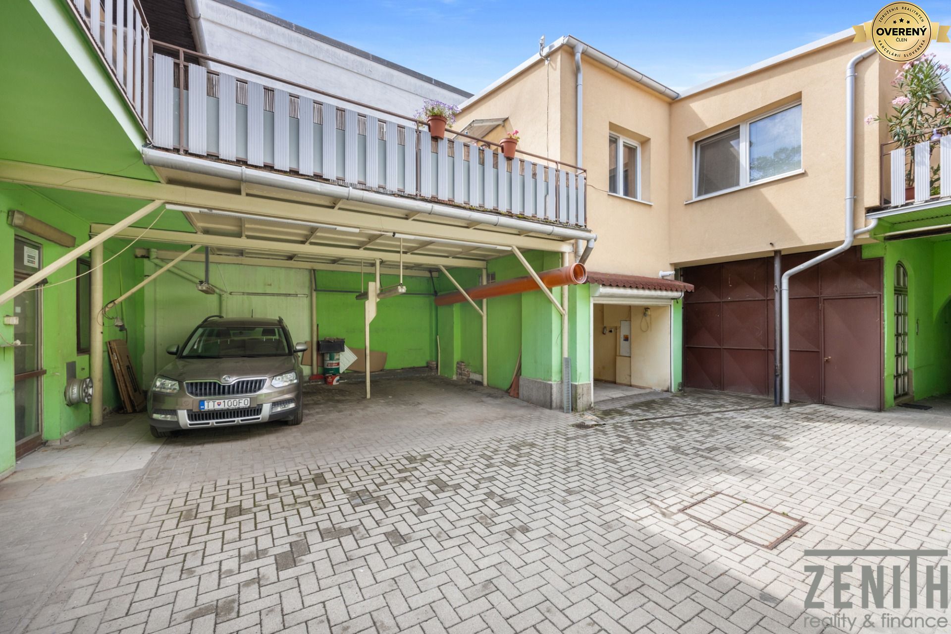 Sale Four+ bedroom apartment, Four+ bedroom apartment, Kapitulská, Trn