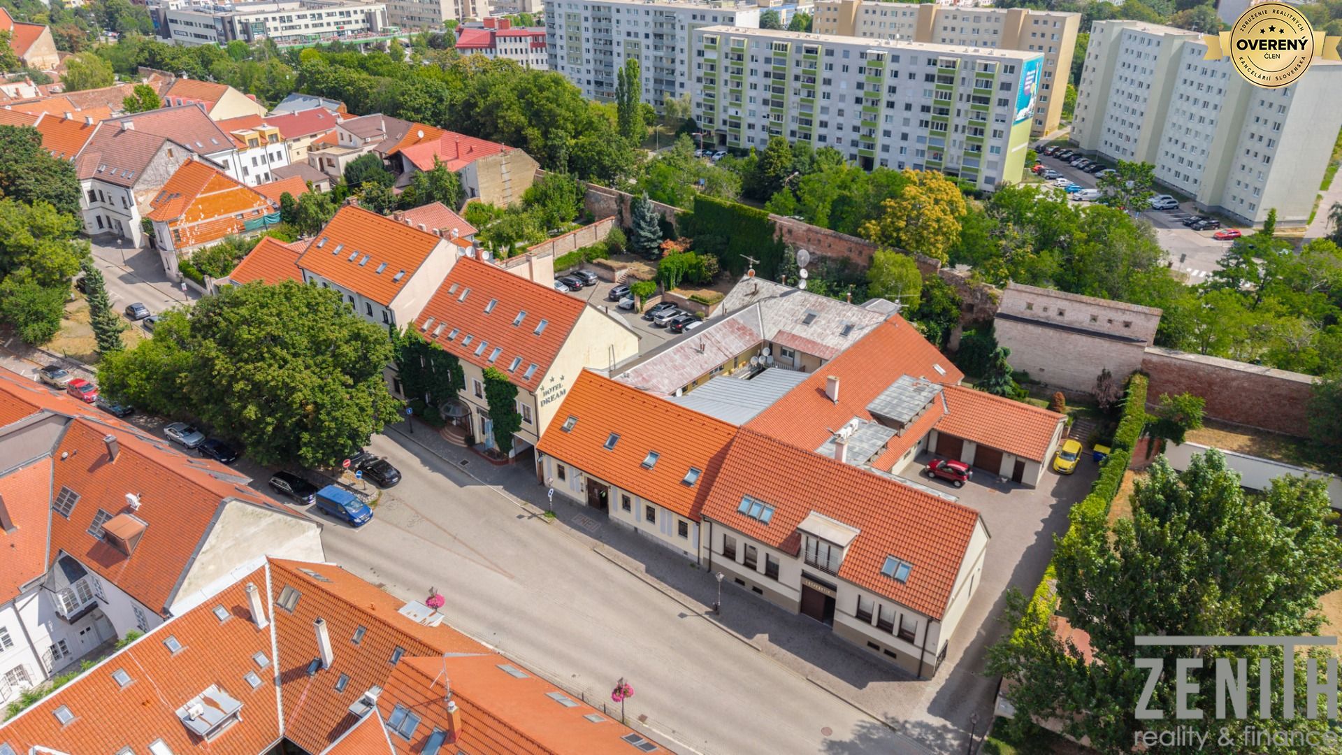 Sale Four+ bedroom apartment, Four+ bedroom apartment, Kapitulská, Trn