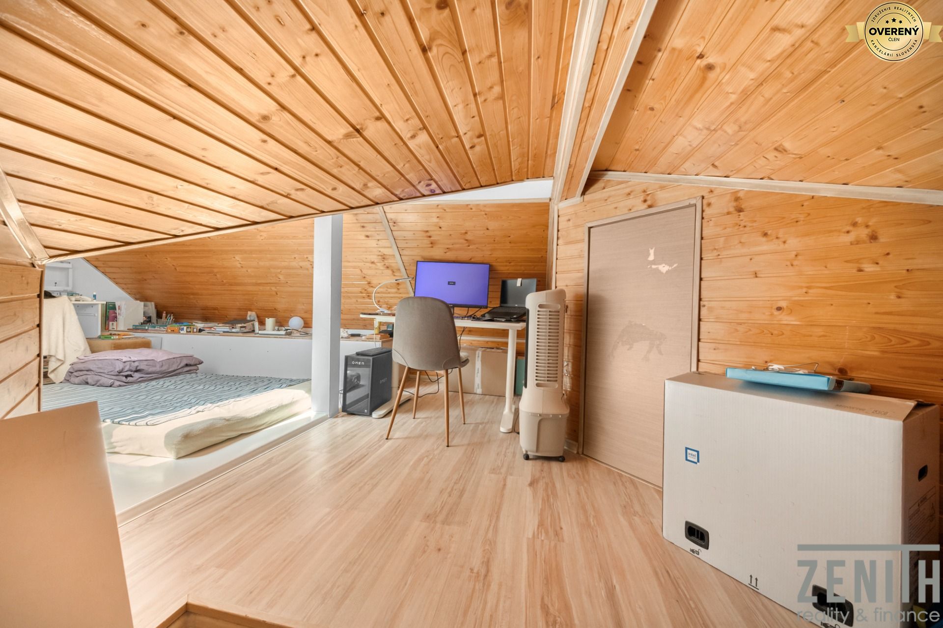 Sale Four+ bedroom apartment, Four+ bedroom apartment, Kapitulská, Trn