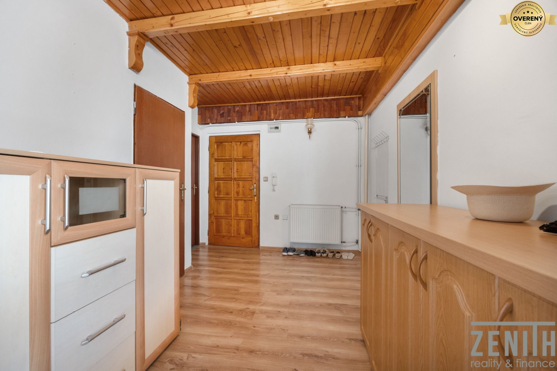 Sale Four+ bedroom apartment, Four+ bedroom apartment, Kapitulská, Trn