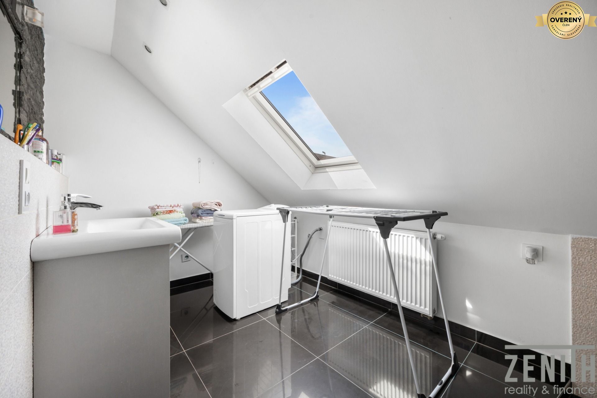 Sale Four+ bedroom apartment, Four+ bedroom apartment, Kapitulská, Trn