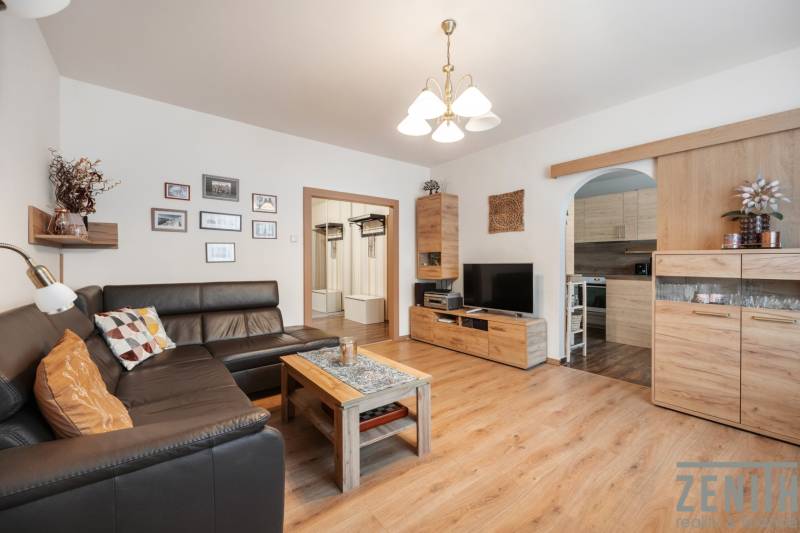 Sale Three bedroom apartment, Three bedroom apartment, Ambroseho, Brat